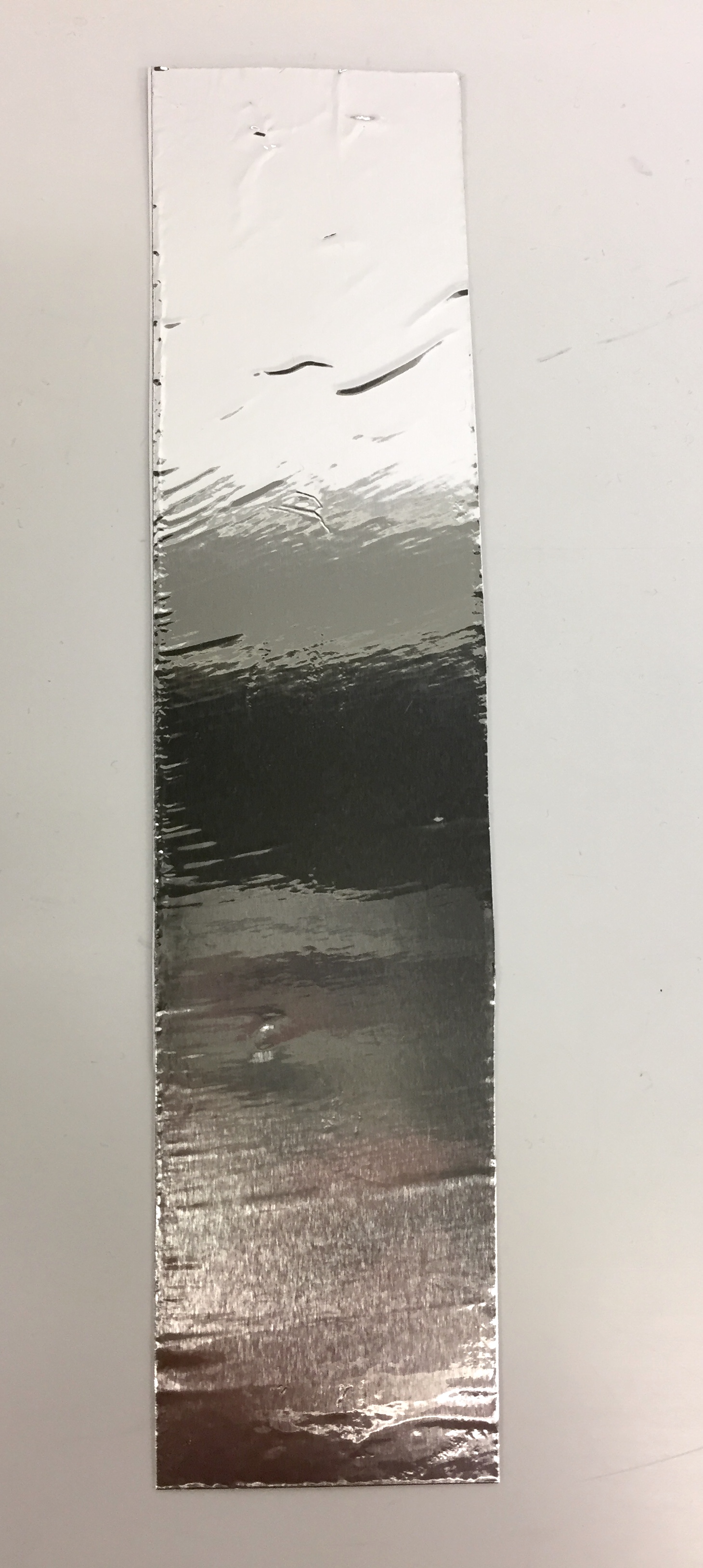 Bilame 2: bilame fabriqué à l'aide du collage d'un film d'aluminium sur une bande de carton