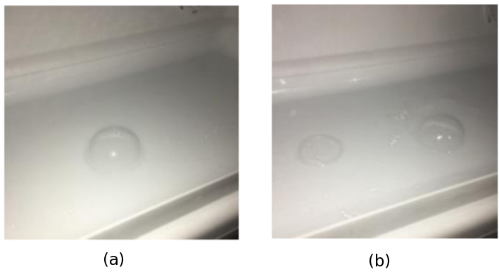 Demi-bulle déposée sur le fond d'un congélateur (a) juste après le dépôt et (b) après quelques heures et ouverture de la porte
